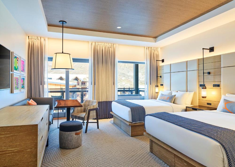 Grand Deluxe Queen Room with Two Queen Beds interior